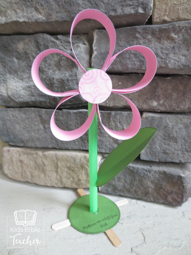 This beautiful Mother's Day paper flower craft is perfect for kids to make at home or in a classroom - includes a free printable template.