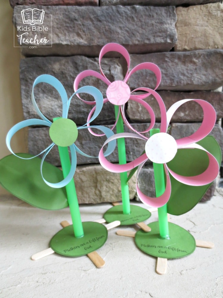 This beautiful Mother's Day paper flower craft is perfect for kids to make at home or in a classroom - includes a free printable template.