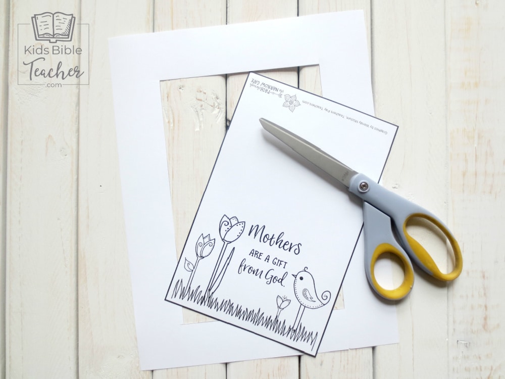 Help your kids show their moms how thankful they are for all of their hard work and love with this super-sweet printable Mother's Day card. Kids love giving gifts to their moms. This printable Mother's Day card is simple to cut out and color and makes a gift that moms will cherish for many years.