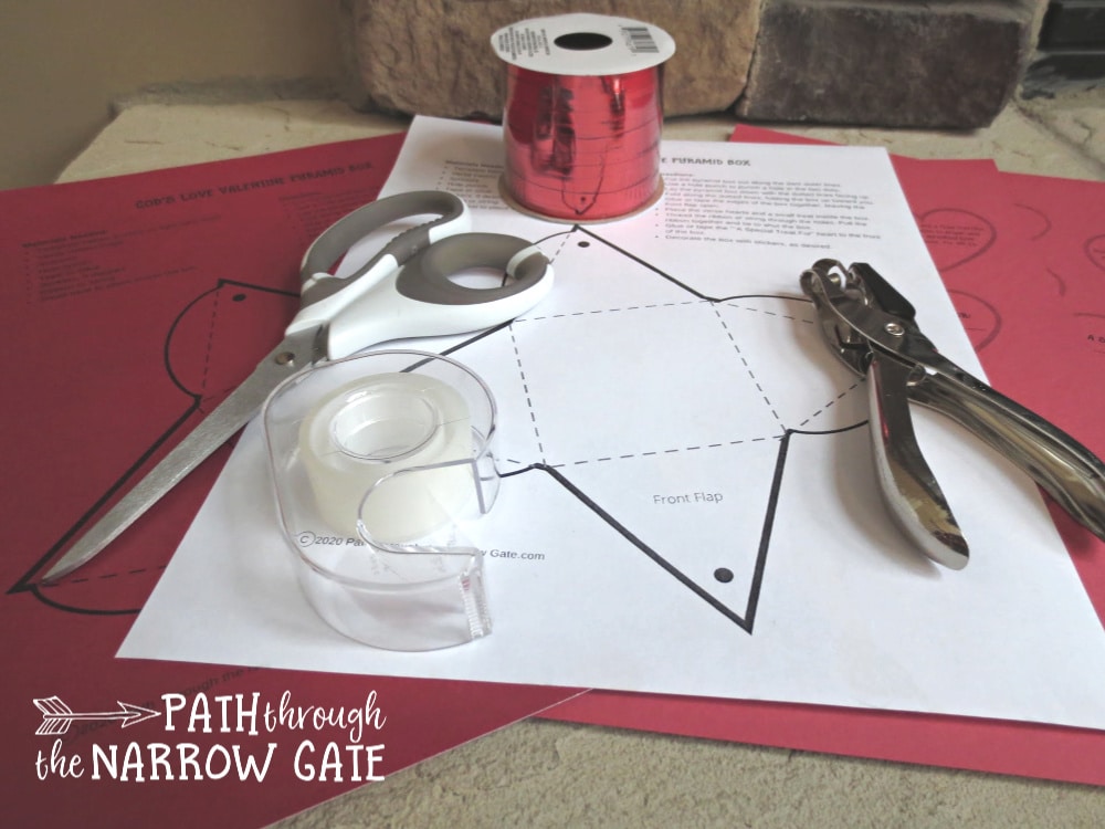 Need a sweet treat for your kids? How about a simple Valentine's craft? These printable valentines boxes are just the right size for candy and easy to make.