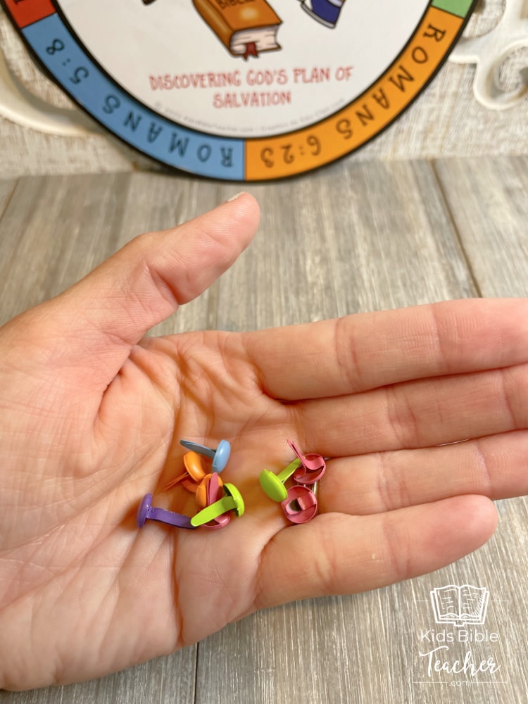 Are you looking for Sunday School crafts, Bible club crafts, or homeschool crafts that will help your kids learn the Romans Road? If so, this spinner is exactly what you need!